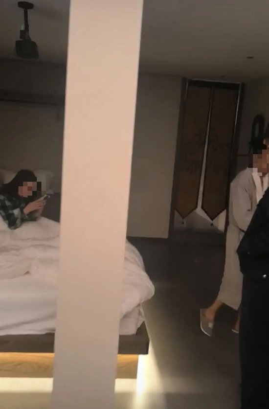 副局长婚内与异性开房,前妻举报