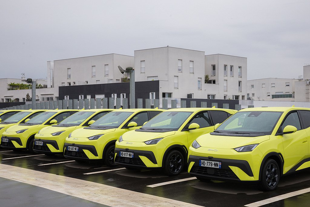 特斯拉电动车年销量首次被比亚迪超越