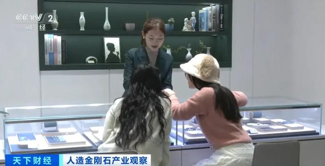 巨头突然宣布：降价！10年前1.8万元买的，如今只能卖180元，“早知道买黄金了”