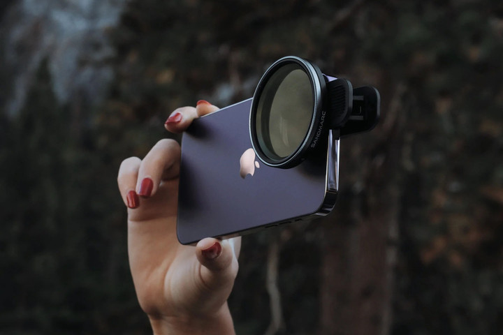 一台造梦,一台赚钱,苹果 50 周年还藏了两台新 iPhone